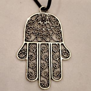 A beautiful hand of God necklase
